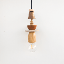 Load image into Gallery viewer, מנורת חוליות - עץ טבעי, דגם 3
