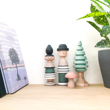Load image into Gallery viewer, סט ניוד מעושן וירוק יער: בובות M, עץ ופטריה
